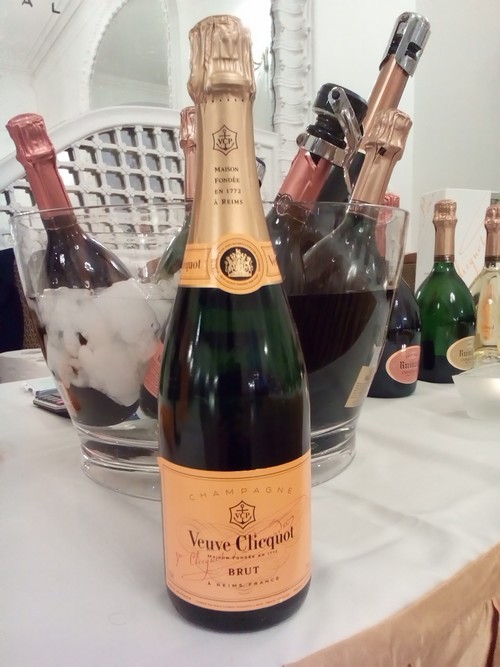 pezsgő kóstoló champagne buborék fesztivál veuve clicquot ruinart alfred gratien