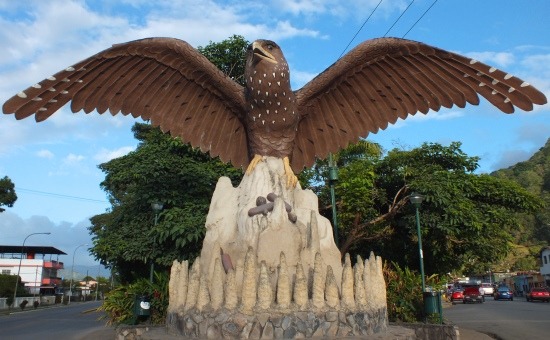 Guácharo szobor Caripe bejáratánál - élő madárról képet készíteni sajnos nem lehet
