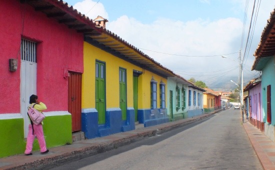 Klasszikus utcakép Mucuchíesben - kevés színesebb falu van az Andokban
