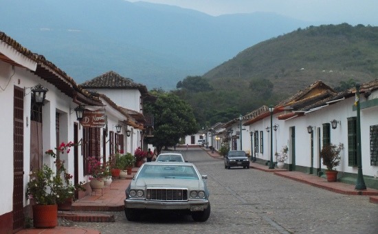 Ódon házak és öreg kocsik - ez San Pedro del Rio