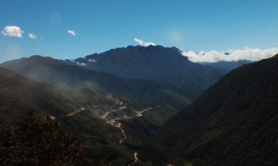 Ayacucho és Kimbiri között jól láthatóan épül az út