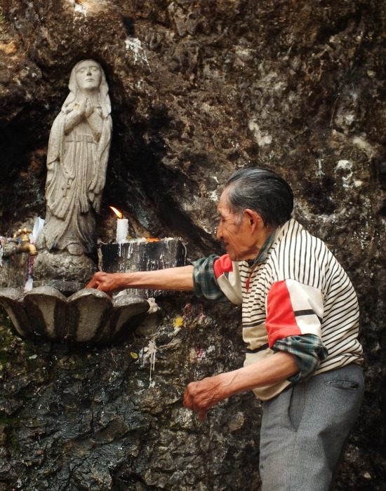 Sok ecuadori máig hisz abban, hogy kérését meghallgatja a Mária szobor