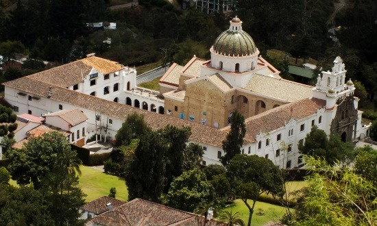 Guapulo temploma Quito óvárosa alatt fekszik