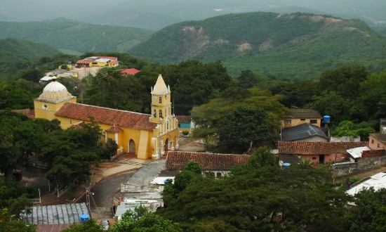 San Luís faluja a kálváriáról fotózva