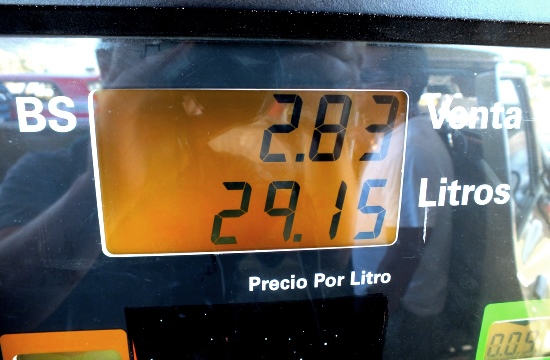 29 liter benzin kevesebb mint 3 bolívár, azaz kb. 10 Ft