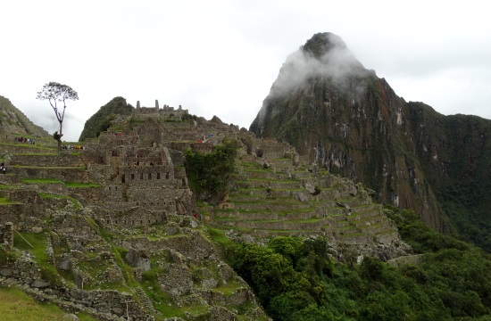 A Machu Picchut nem 'macsu picsunak', hanem 'macsu pikcsunak' kell ejteni, jelentése quechuául: öreg hegy 