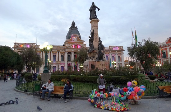 La Paz főtere a város egyetlen üde színfoltja