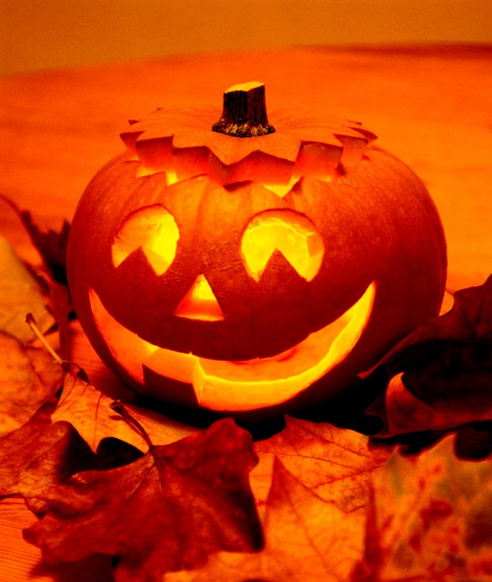 A világ érdekes ünnep hagyomány halloween kelta római keresztény mindenszentek halottak napja samhain