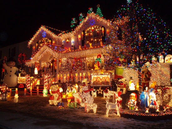 christmas-christmas-decorations-outdoor-christmas-lights-Favim.com-288254.jpg