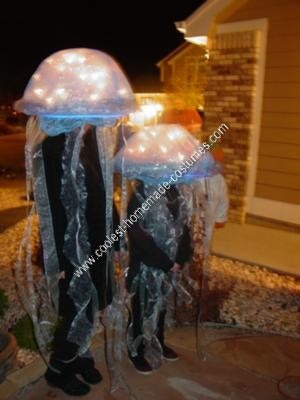 coolest-homemade-glowing-jellyfish-costume-ideas-14-21425325.jpg