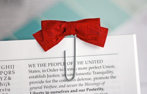 red-bow-paperclip-bookmark.jpg