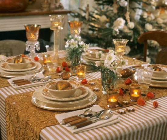 christmas-holiday-table-decorations-9.jpg