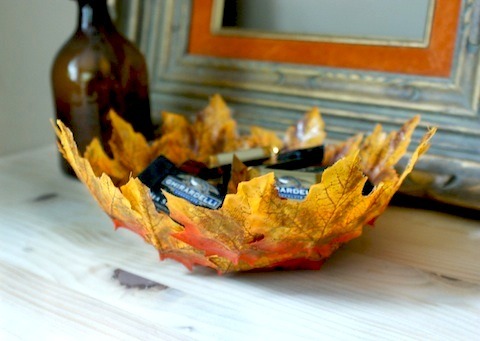 diy-autumn-leaf-bowl-HelloLucky2.jpg