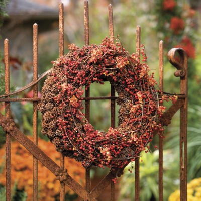 Autumn Wreath on fence.jpg