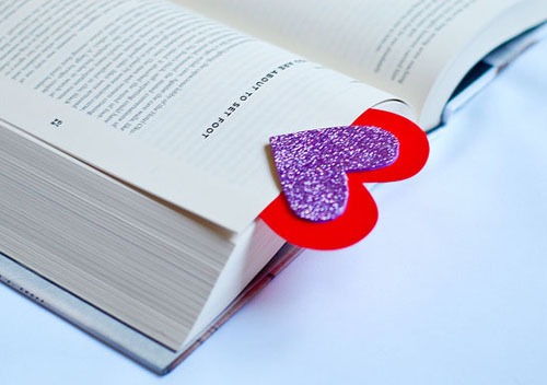 diy-valentines-day-bookmark_zps6f1fe420.jpg
