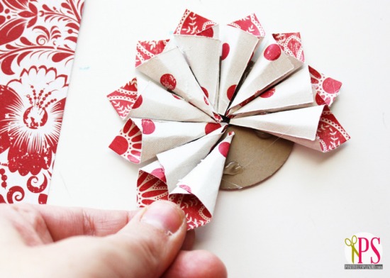 rolled-paper-flower-christmas-ornaments-tutorial-4.jpg