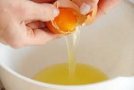 otthoni praktikák házi praktikák hajhullás kopaszodás hairhungary kakukkfűtea tojásfehérje méz olíva olaj szőlőmagolaj genetika stressz hajátültetés