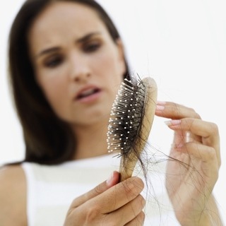 hajhullás kopaszodás hairhungary frizura hajbeültetés hajátültetés
